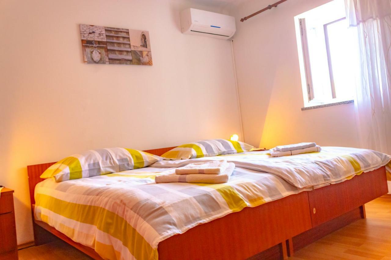 Kuca Za Odmor Kornic Villa Bagian luar foto